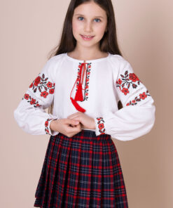 Вишиванка з китицями червоними